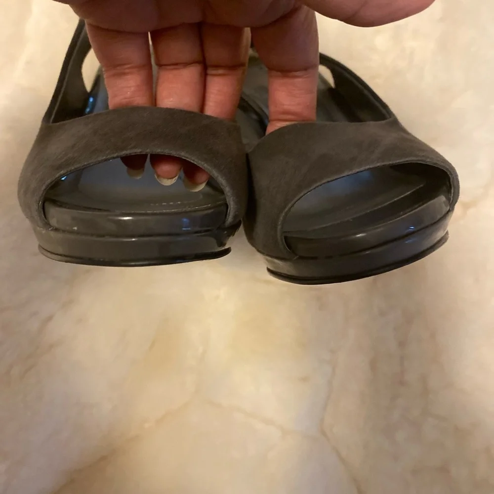 TAHARI Si Senor Elephant Grey Slingback Pumps - Picture 12 of 12